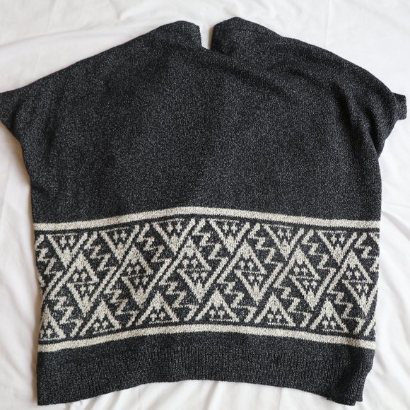 Aritzia Wool Cape - Picture 7 of 7